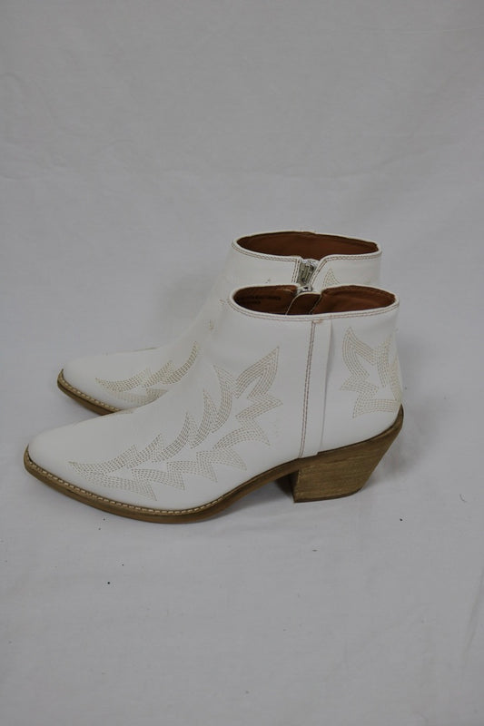 Kick the Dust Up Booties